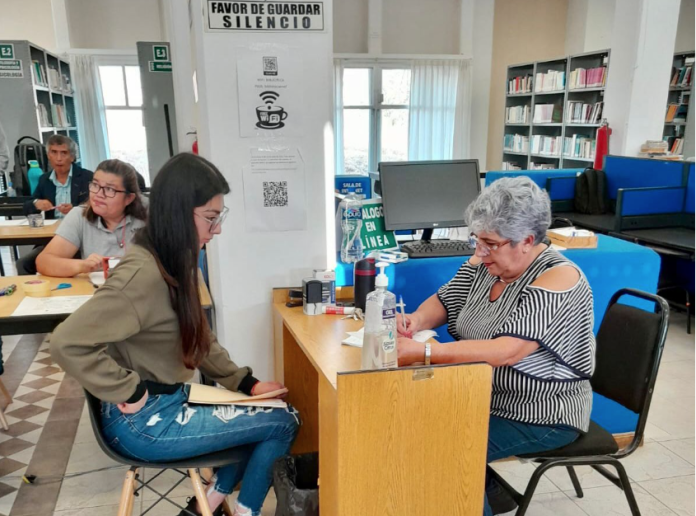 Sin contratiempos, inicia entrega de fichas para ingreso a normales de Michoacán