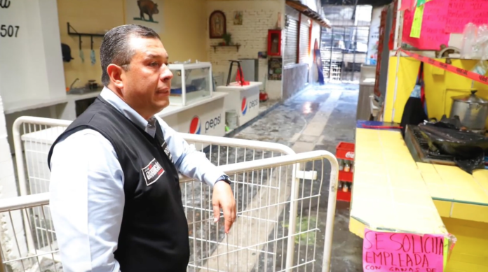 Juan Carlos Barragán entrega apoyos a locatarios del mercado Independencia