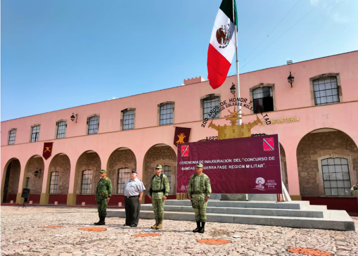 Militares participan en concurso de Bandas de Guerra en Michoacán