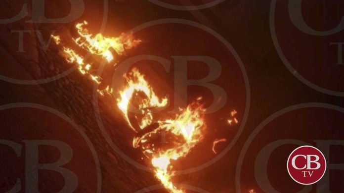 Incendian dos motocicletas en Apatzingán