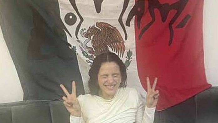 Acusan a Rosalía de presuntamente alterar la bandera de México