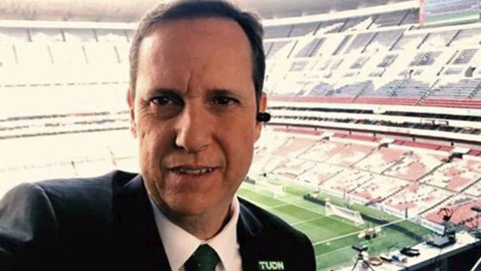 Paco Villa sigue narrando partidos pese a su lucha contra el cáncer