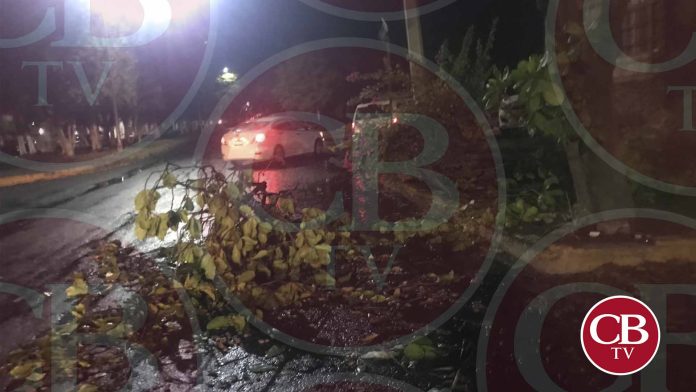 Tormenta y fuertes vientos sacuden Apatzingán