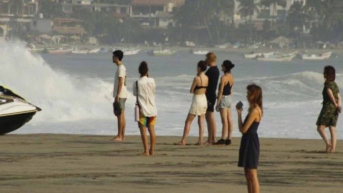 Turista rumana muere ahogada en playa de Oaxaca