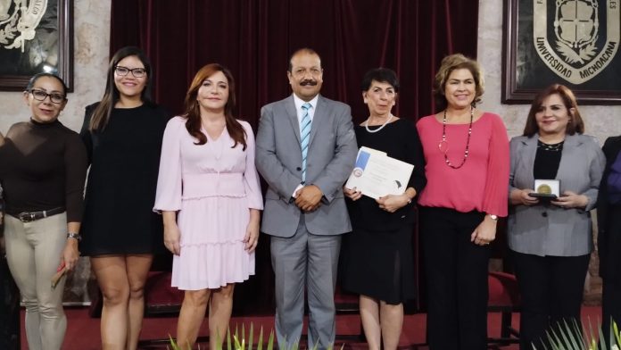 Galardona Observatorio Nacional por la Igualdad y Equidad de Género A.C a presidenta de grupo CB