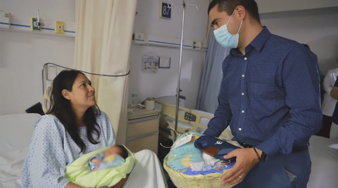 El DIF Morelia celebra la llegada de bebés con canastillas para mamás en el Hospital de la Mujer
