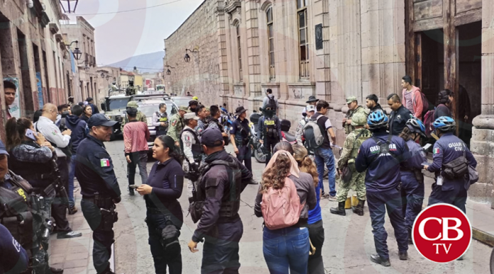 Fuerte operativo en la prepa 2, en pleno centro de Morelia