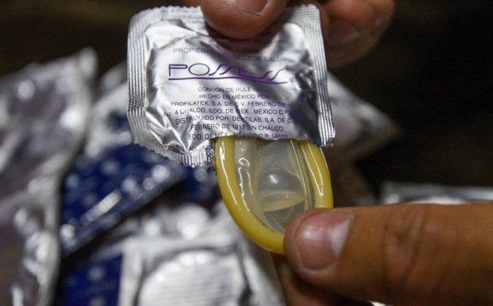 Cofepris alerta por estos condones y lubricantes falsos