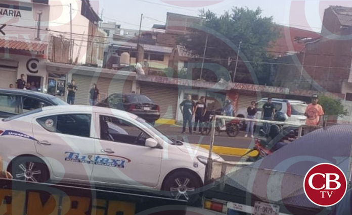 Matan a taxista en un semáforo de Uruapan