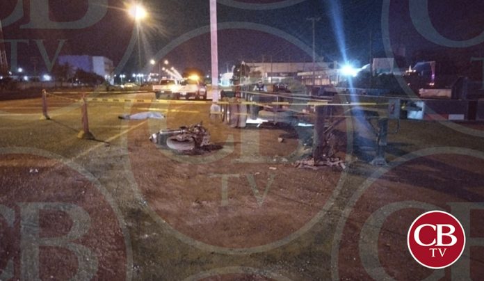 Se mata motero al chocar plataforma de tráiler en LC