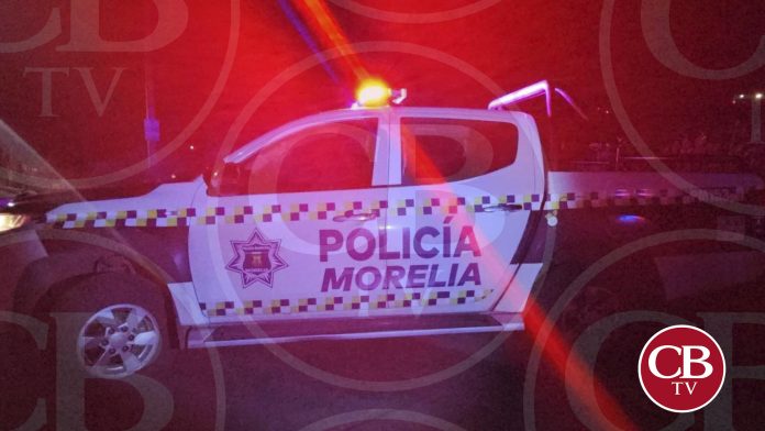 Roban camioneta de la FGE a punta de pistola en Morelia