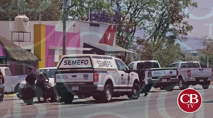 Ejecutan a tres hombres en restaurante de Ecuandureo