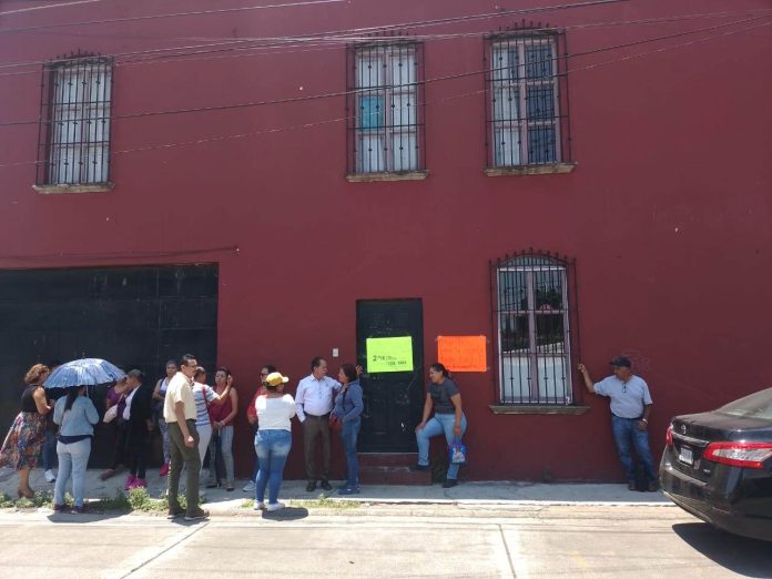 Exigen padres de alumnos de la Escuela Primaria Frida Kahlo asignación de docentes inmediata