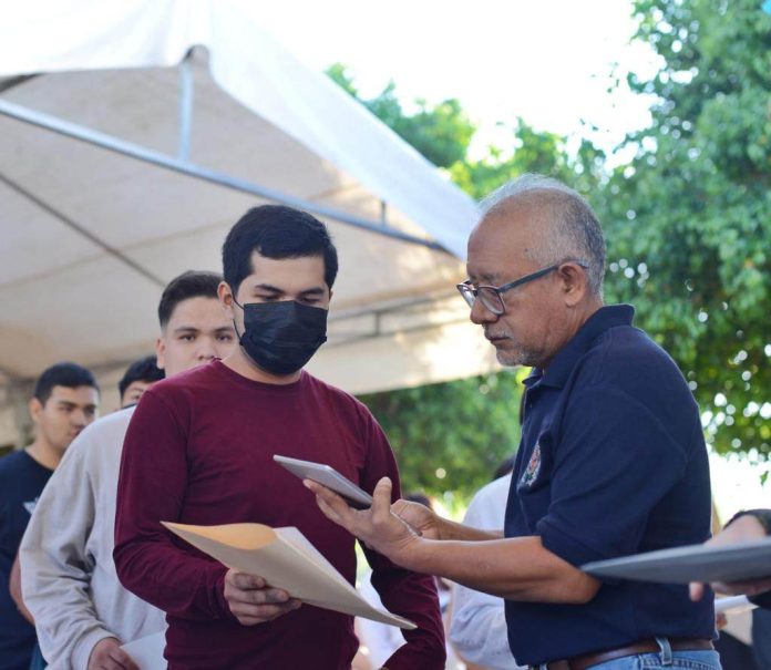 Futuros profesionistas del área de las Ciencias Biológico Agropecuarias listos para presentar su examen
