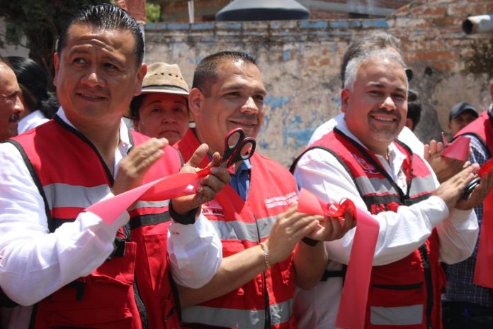 Inaugura Bladimir González y Carlos Torres Piña vialidad en Tarímbaro