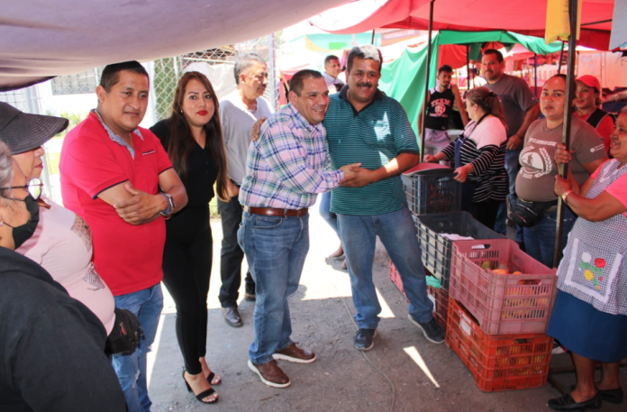 Atiende Bladimir González a ciudadanía de Metrópolis 2