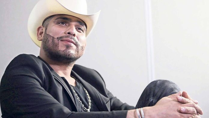 Espinoza Paz asegura que los corridos tumbados no influyen en la educación de los jóvenes