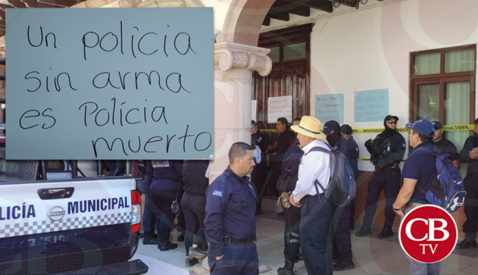 Policías de Peribán y Los Reyes patrullan sin armas