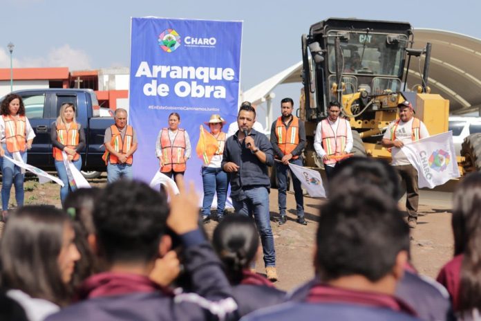 Arranca Chava Cortés el mejoramiento del camino de acceso al CECyTEM Irapeo