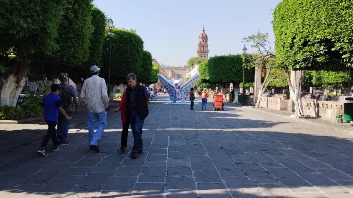 Ciudadanos aprovechan último Puente del año para descansar