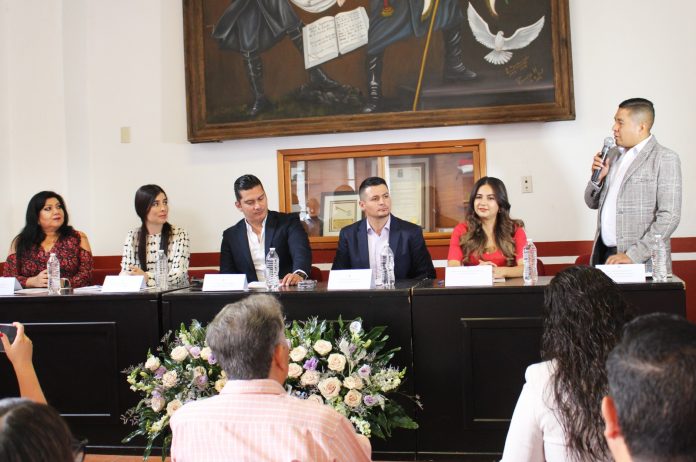 Arturo Estrada firma convenio de Capacitación con IMAIP a fin de garantizar transparencia y protección de datos personales