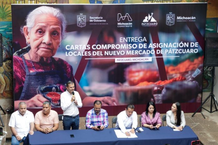Entregan a Comerciantes Pátzcuaro Cartas Compromiso de Asignación de locales del nuevo Mercado