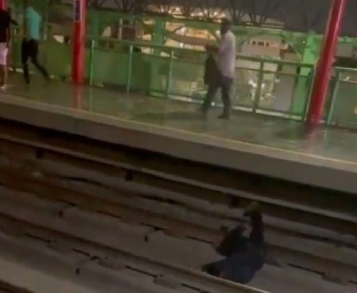 Video: Intento de asesinato al lanzar a un hombre a las vías del metro en NL