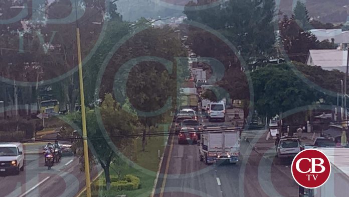 Por destrozar patrullas en Caltzontzin lo detiene la FGE