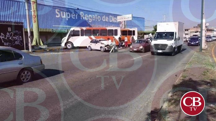 Chevy se estrella contra un camión en la salida Quiroga