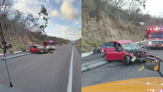 Chocan tres vehículos e impactan una vivienda; hay tres heridos