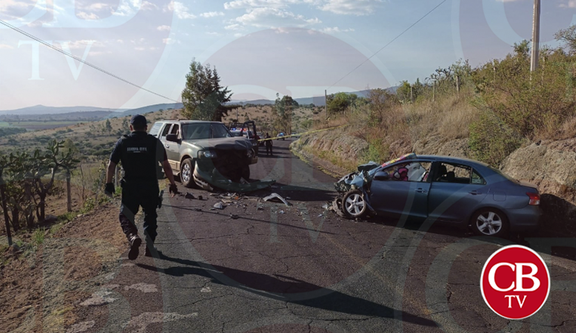 Se accidenta pareja y la fémina muere dentro del auto Se accidenta pareja y la fémina muere dentro del auto