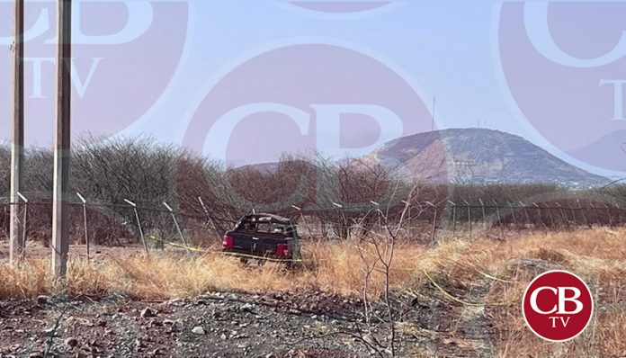 Muere prensado al volcar su camioneta en Múgica