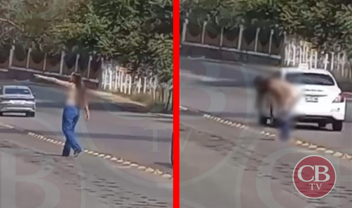 Maestra de escuela se desnuda en público