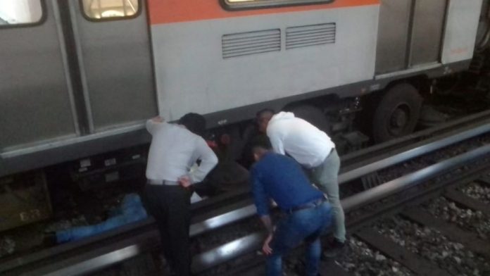 Rescatan a menor de edad tras intento de suicidio en vías del metro