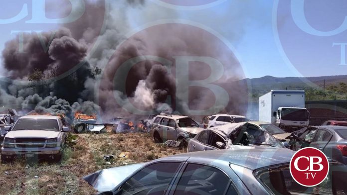 Se quema más de 10 autos en corralón de Panindicuaro