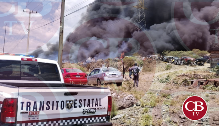 Se prende de nuevo corralón en la salida a Charo