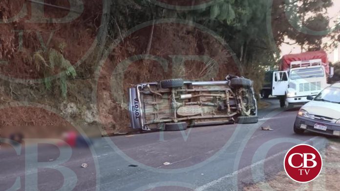 Vuelca camioneta con jornaleros en Tancítaro