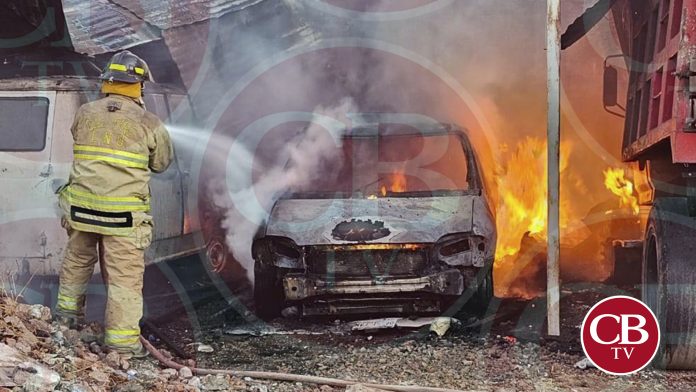 Se queman cuatro autos en una pensión de Zamora