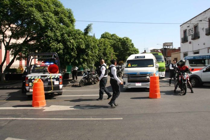 PC y Policía Morelia atienden incidente con enjambre de abejas