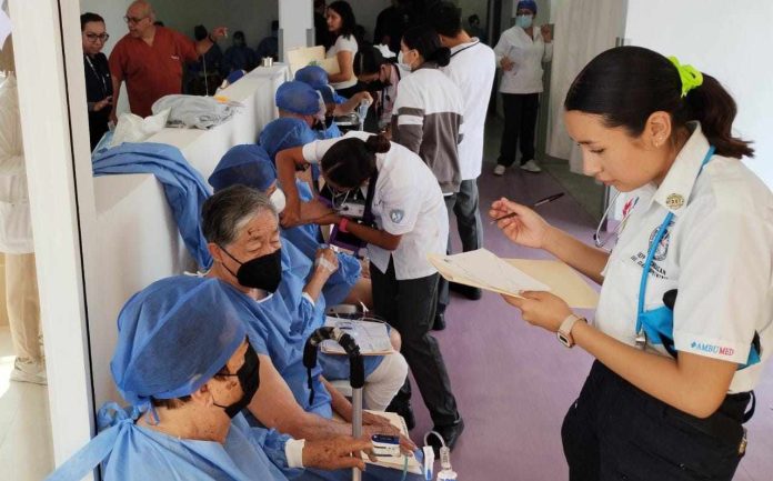 Operan a 550 personas con problemas de cataratas