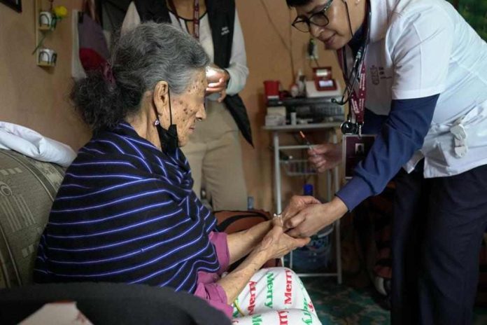 4 mil personas en condición de abandono son atendidas en sus hogares