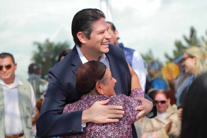 Gobierno Municipal mejora la vida de cientos de familias con jornada gratuita de cirugía de cataratas