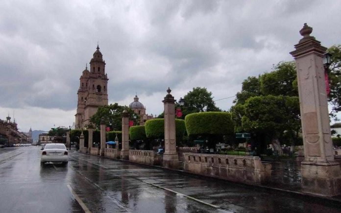 Riesgo de inundaciones y accidentes automovilísticos debido a fuertes lluvias