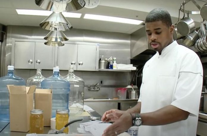 Localizan el cuerpo del cocinero personal de Obama cerca de isla en Massachusetts