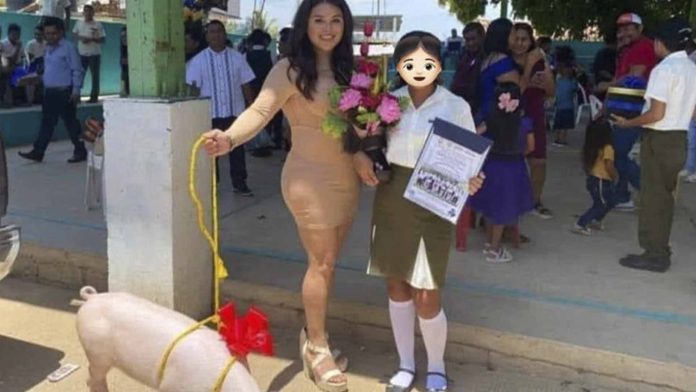 Madrina es criticada por regalar un cerdito en graduación
