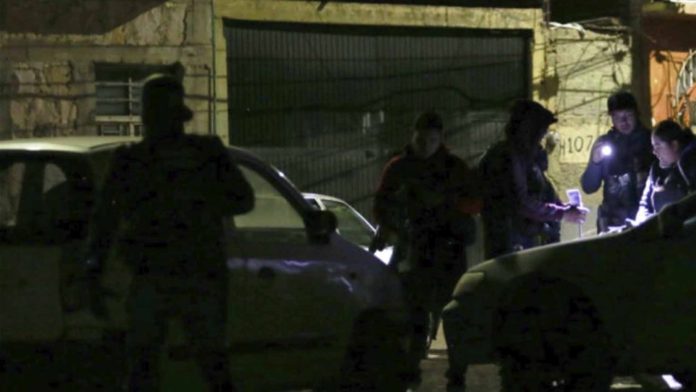 Hombre mata a su exesposa frente a su hijo porque no quiso bailar con él