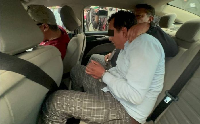 Agregan mas delitos en contra de padre que agredió a maestra en Cuautitlán
