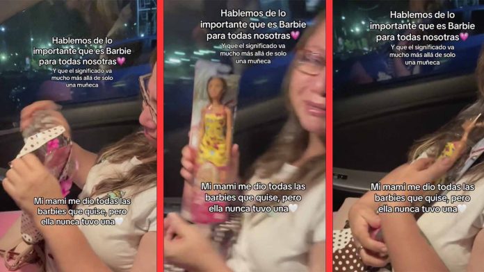 Madre recibe su primera Barbie y no puede evitar llorar