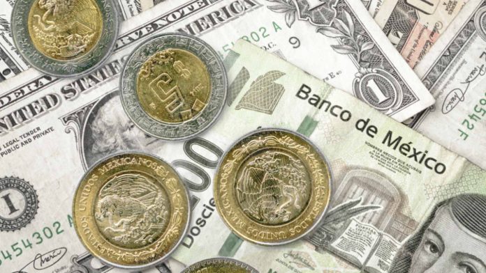 Peso llega a $16.88 unidades por dólar