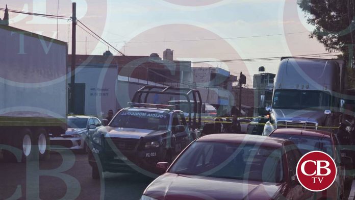 Balean camioneta afuera del Deportivo Chamizal